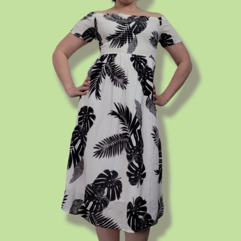 Old Navy print dress, size XS, black and white